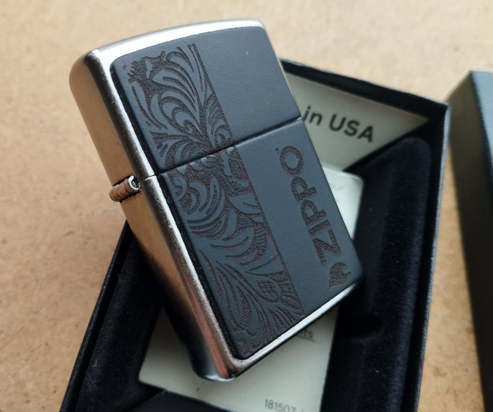 Запальничка бензинова ZIPPO Black Leather Emblem - Zippo Design